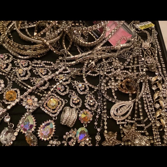 1 LB Vtg costume Jewelry Lot~ HIGH END Silver Gold, Pearls, Rhinestones Bling - Picture 3 of 9